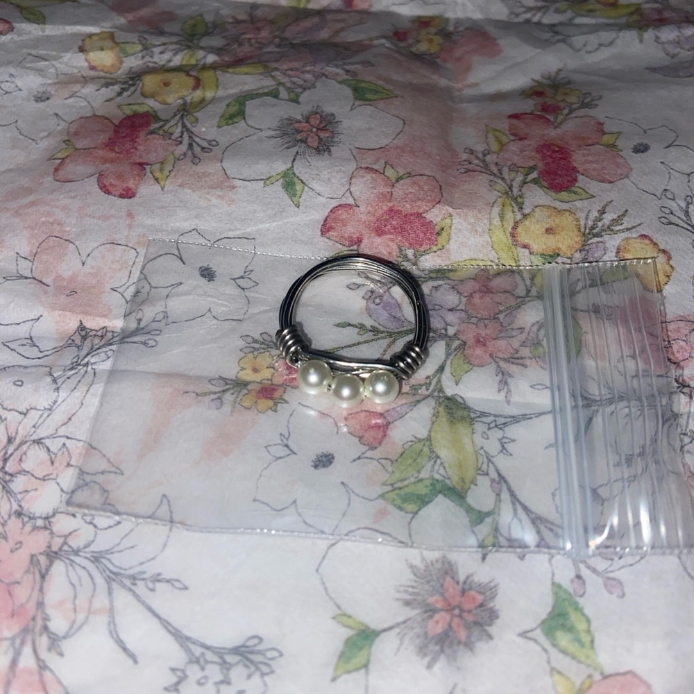 Brand new pearl wire ring